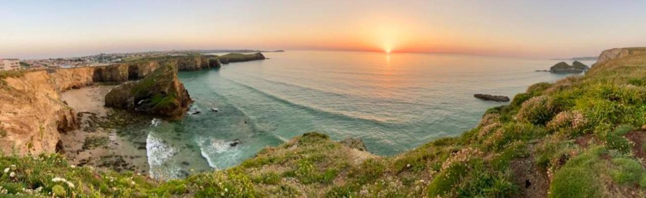 Sunset Waves Sea View Apartment Featuring Panoramic Views & Parking 뉴키 외부 사진